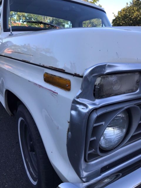 1975 White Ford F-100