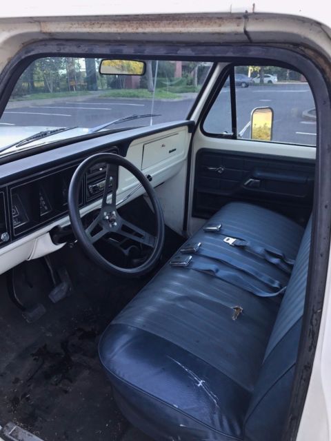 1975 White Ford F-100