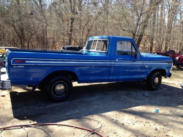 1975 Blue Ford F-100 Cab & Chassis