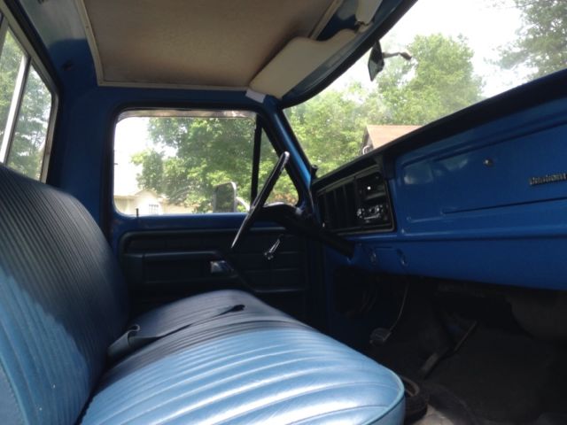 1975 Blue Ford F-100 Cab & Chassis
