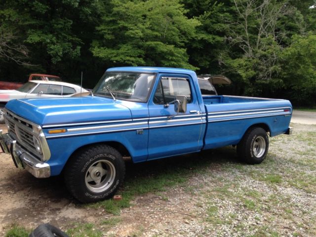 1975 Blue Ford F-100 Cab & Chassis