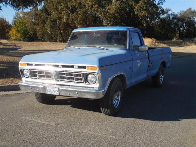 1975 Blue Ford F-250