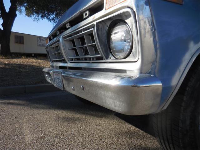 1975 Blue Ford F-250