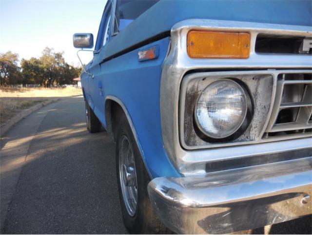 1975 Blue Ford F-250