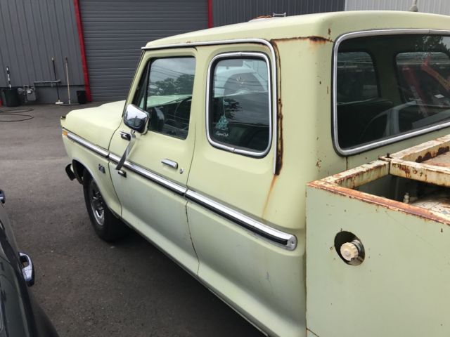 1975 Pea Green Ford F-250 Extended Cab Pickup