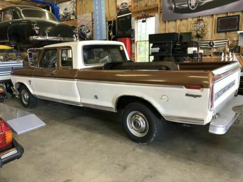 1975 Brown Ford F-250 Extended Cab Pickup