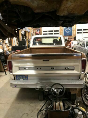1975 Brown Ford F-250 Extended Cab Pickup
