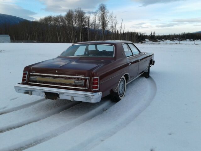 1975 Brown Ford LTD Sedan