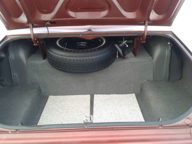 1975 Brown Ford LTD Sedan