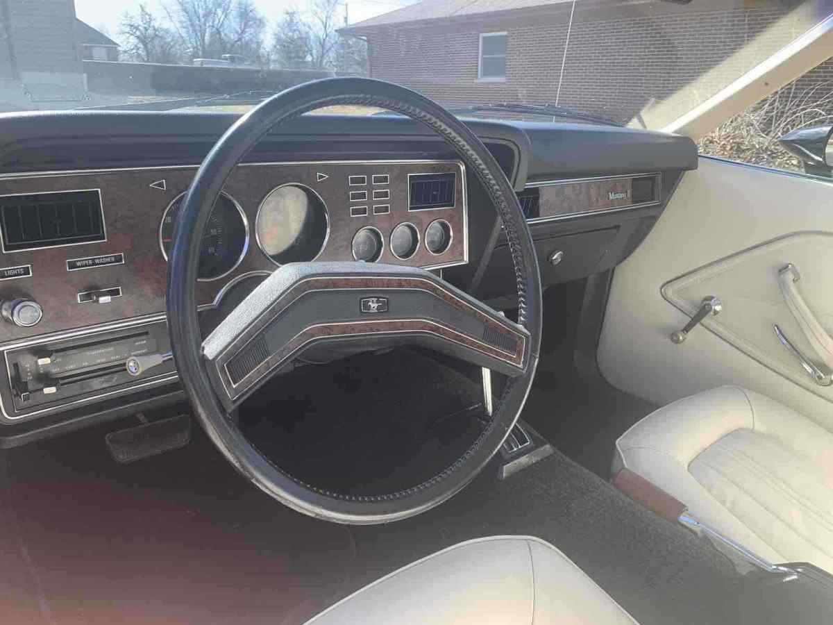 1975 Black Ford Mustang