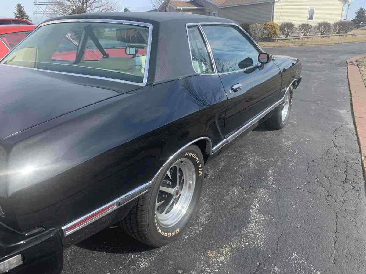 1975 Black Ford Mustang