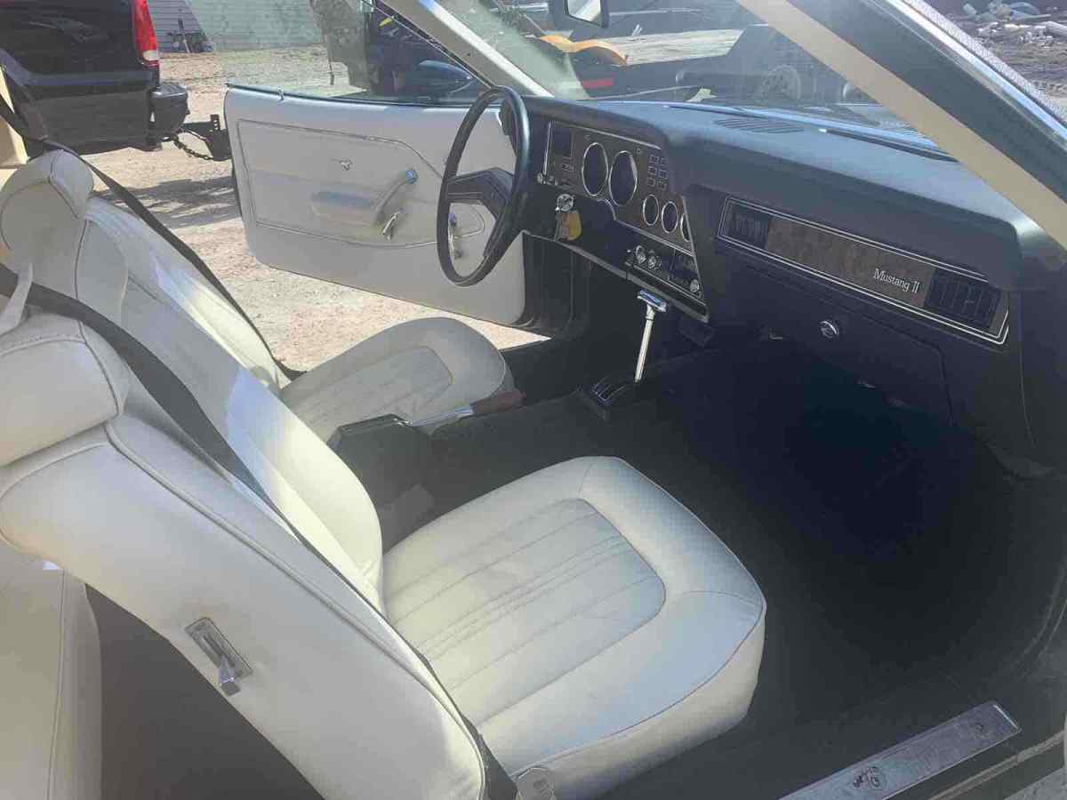 1975 Black Ford Mustang