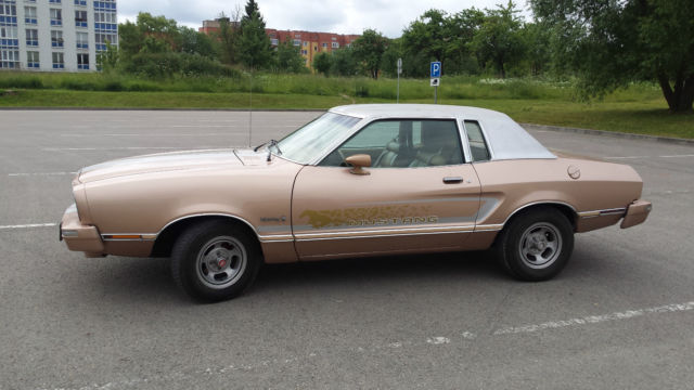 1975 Brown Ford Mustang Coupe