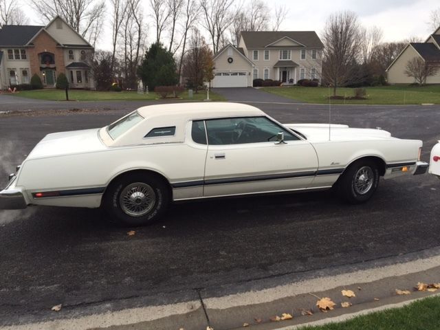 1975 White Ford Thunderbird Coupe