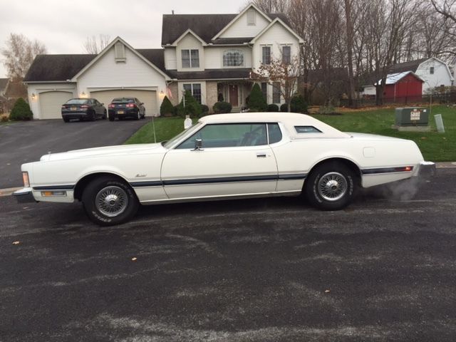 1975 White Ford Thunderbird Coupe