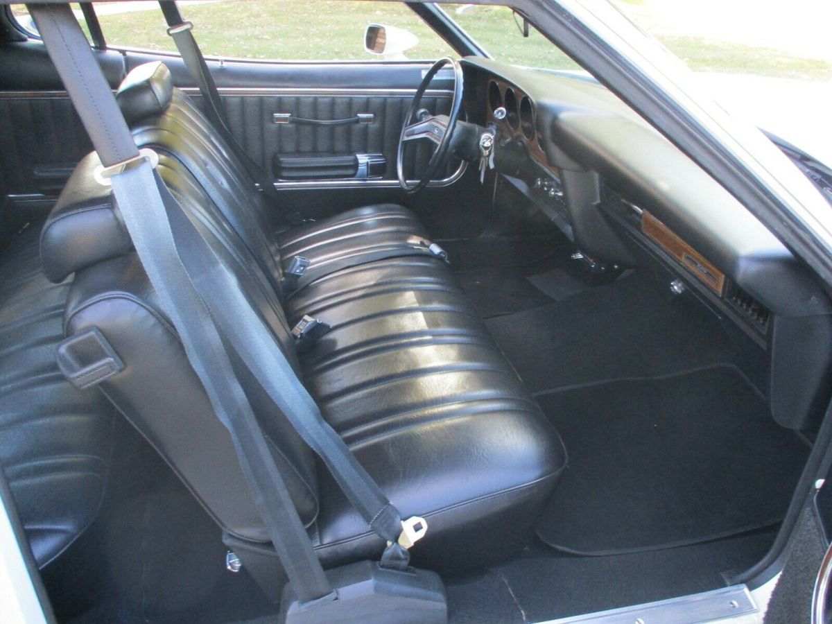 1975 White Ford Torino Coupe