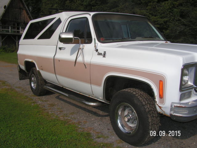 1975 white/tan GMC Sierra 1500 Standard Cab Pickup