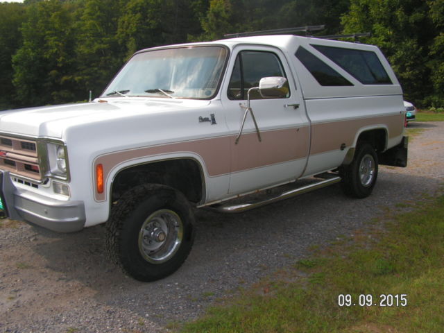 1975 white/tan GMC Sierra 1500 Standard Cab Pickup
