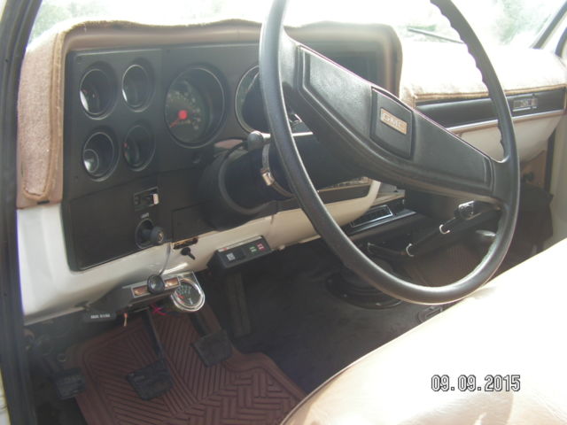 1975 white/tan GMC Sierra 1500 Standard Cab Pickup