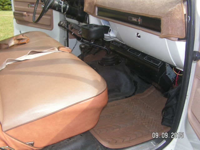 1975 white/tan GMC Sierra 1500 Standard Cab Pickup