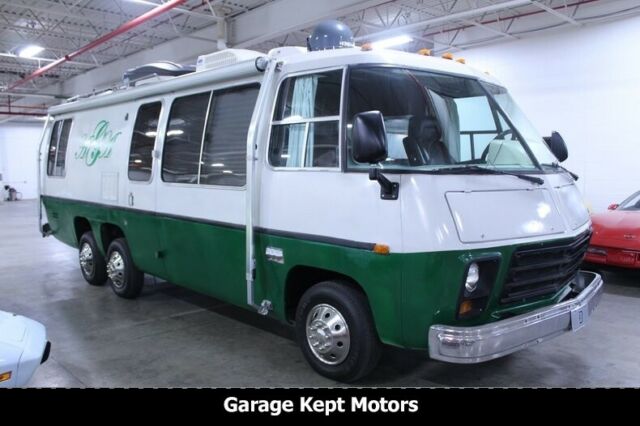 1975 Green GMC Eleganza II Van