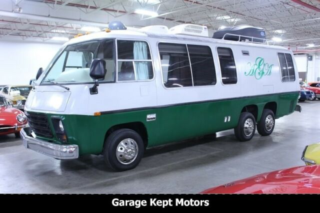 1975 Green GMC Eleganza II Van