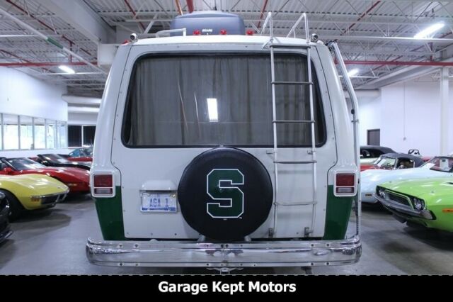 1975 Green GMC Eleganza II Van