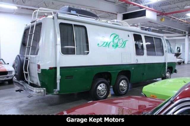 1975 Green GMC Eleganza II Van