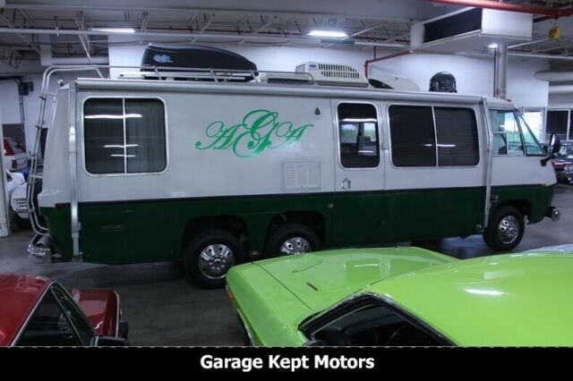 1975 Green GMC Eleganza II Van