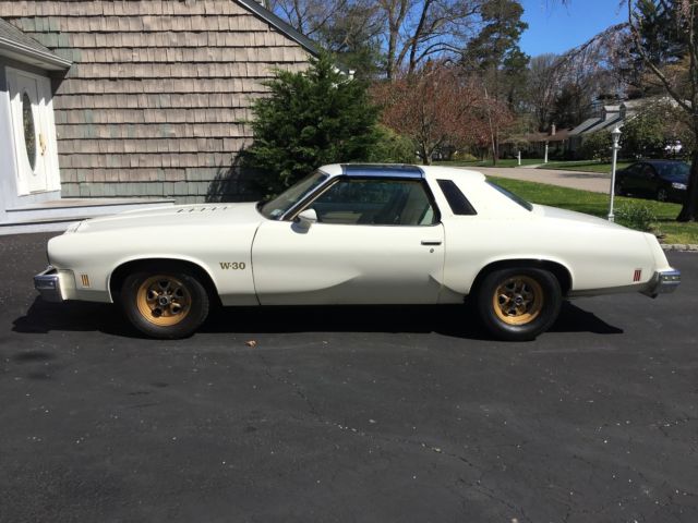 1975 White Oldsmobile Cutlass Coupe