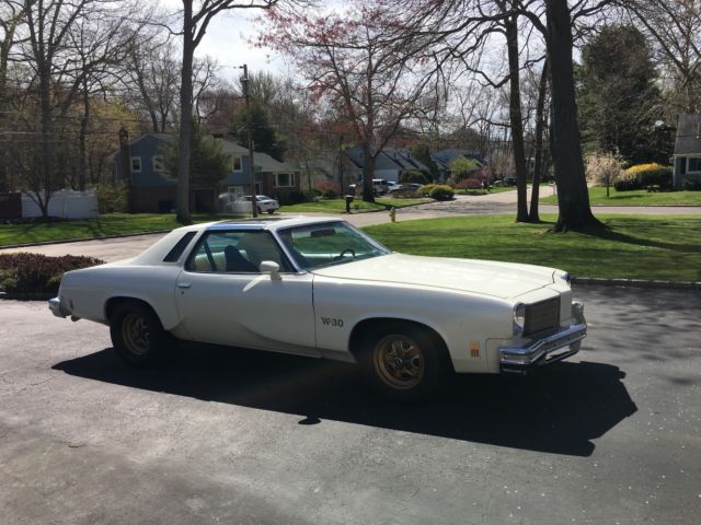 1975 White Oldsmobile Cutlass Coupe