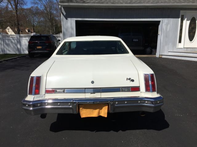 1975 White Oldsmobile Cutlass Coupe