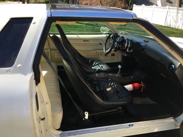 1975 White Oldsmobile Cutlass Coupe