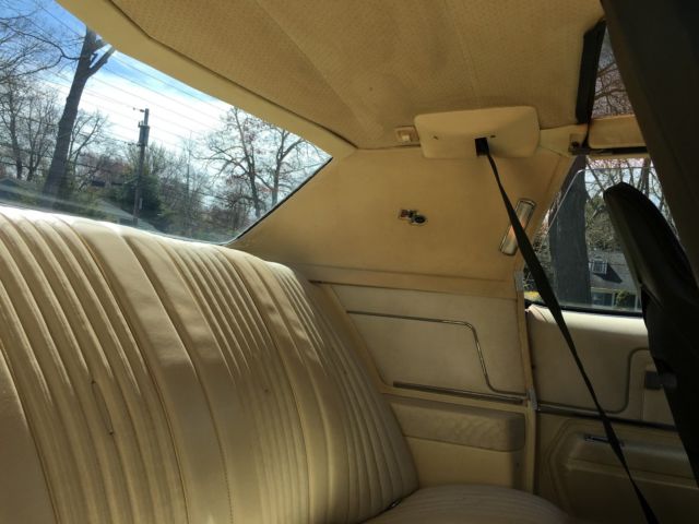 1975 White Oldsmobile Cutlass Coupe