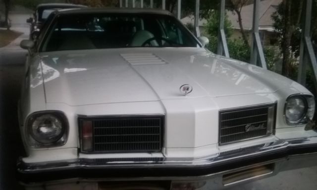 1975 White Oldsmobile 442 Coupe