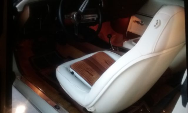 1975 White Oldsmobile 442 Coupe