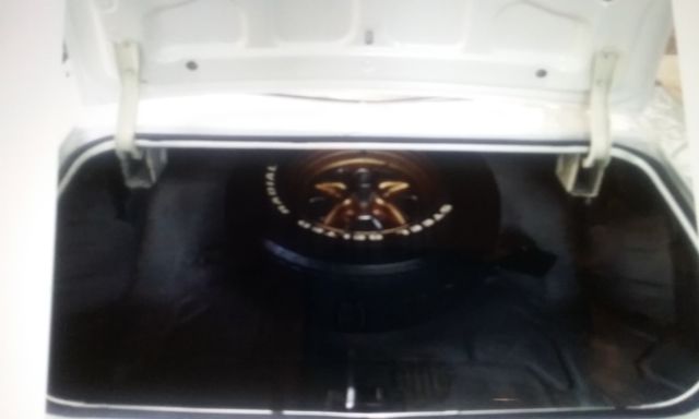 1975 White Oldsmobile 442 Coupe