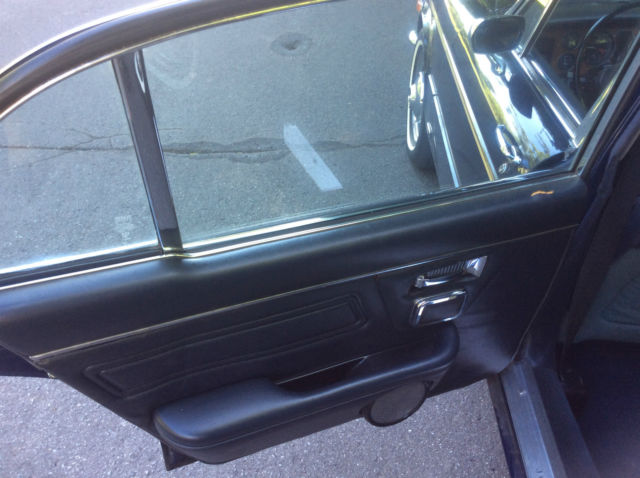 1975 Blue Jaguar XJ6 Sedan