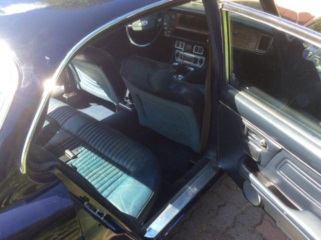 1975 Blue Jaguar XJ6 Sedan