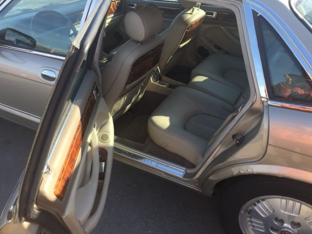 1975 Gold Jaguar XJ6 Sedan