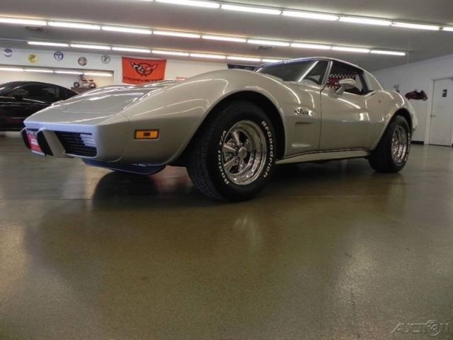 1975 Silver Chevrolet Corvette