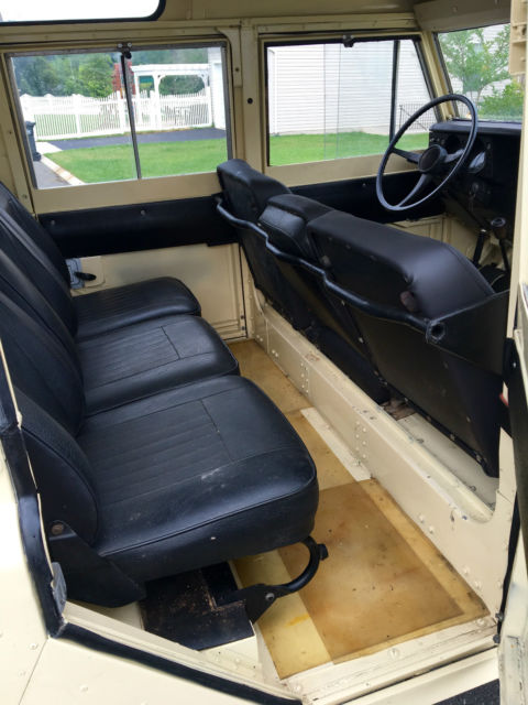 1975 Yellow Land Rover Defender