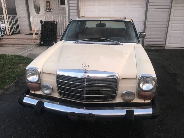 1975 Tan Mercedes-Benz C-Class Coupe