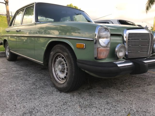1975 Green Mercedes-Benz 200-Series Sedan