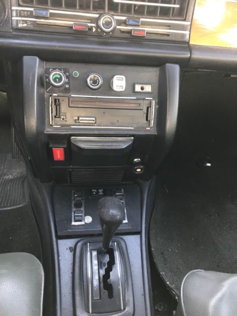 1975 Green Mercedes-Benz 200-Series Sedan