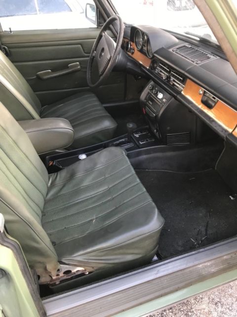 1975 Green Mercedes-Benz 200-Series Sedan