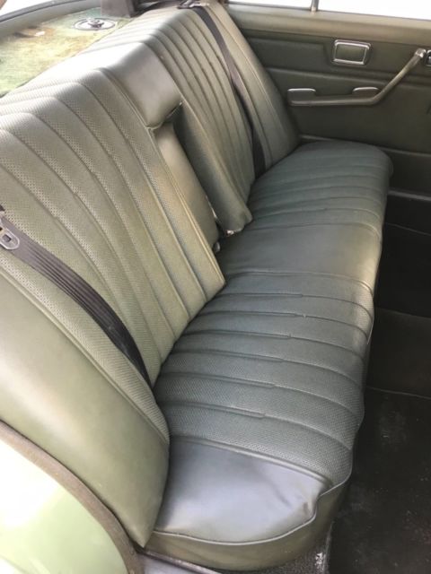 1975 Green Mercedes-Benz 200-Series Sedan