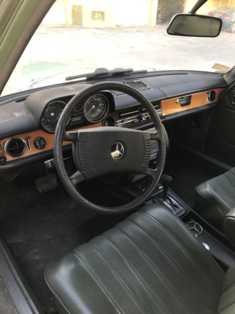 1975 Green Mercedes-Benz 200-Series Sedan