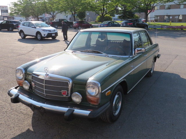 1975 Green Mercedes-Benz 300-Series Sedan