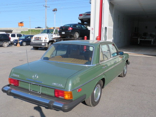 1975 Green Mercedes-Benz 300-Series Sedan